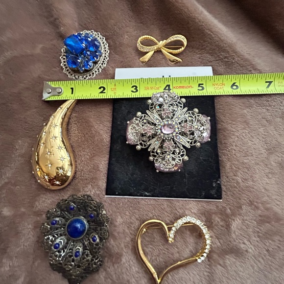 Six vintage brooches (pins) - Picture 2 of 7
